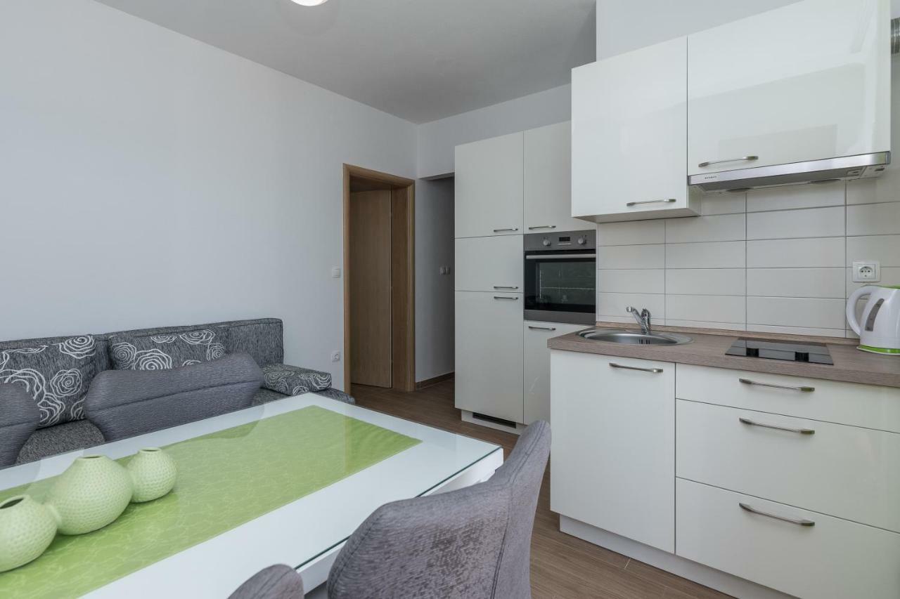 Apartmani Jadranka Starigrad Paklenica Bagian luar foto