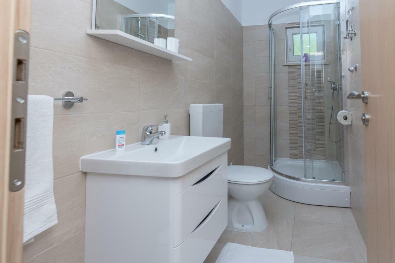 Apartmani Jadranka Starigrad Paklenica Bagian luar foto