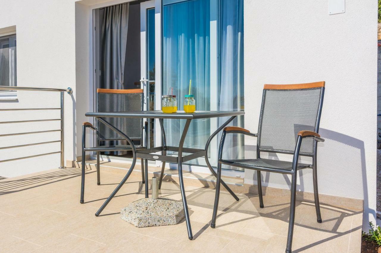 Apartmani Jadranka Starigrad Paklenica Bagian luar foto