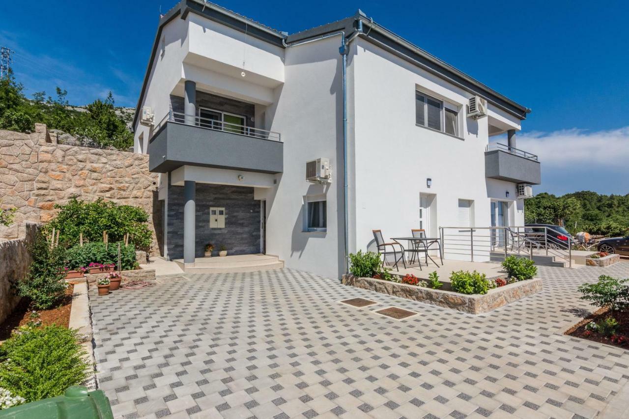 Apartmani Jadranka Starigrad Paklenica Bagian luar foto