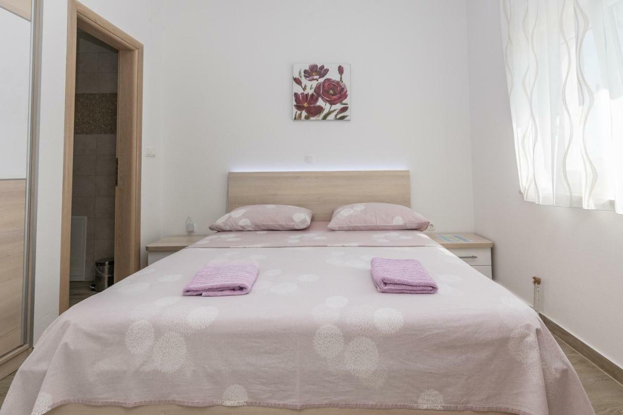 Apartmani Jadranka Starigrad Paklenica Bagian luar foto