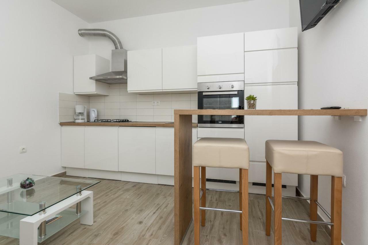Apartmani Jadranka Starigrad Paklenica Bagian luar foto