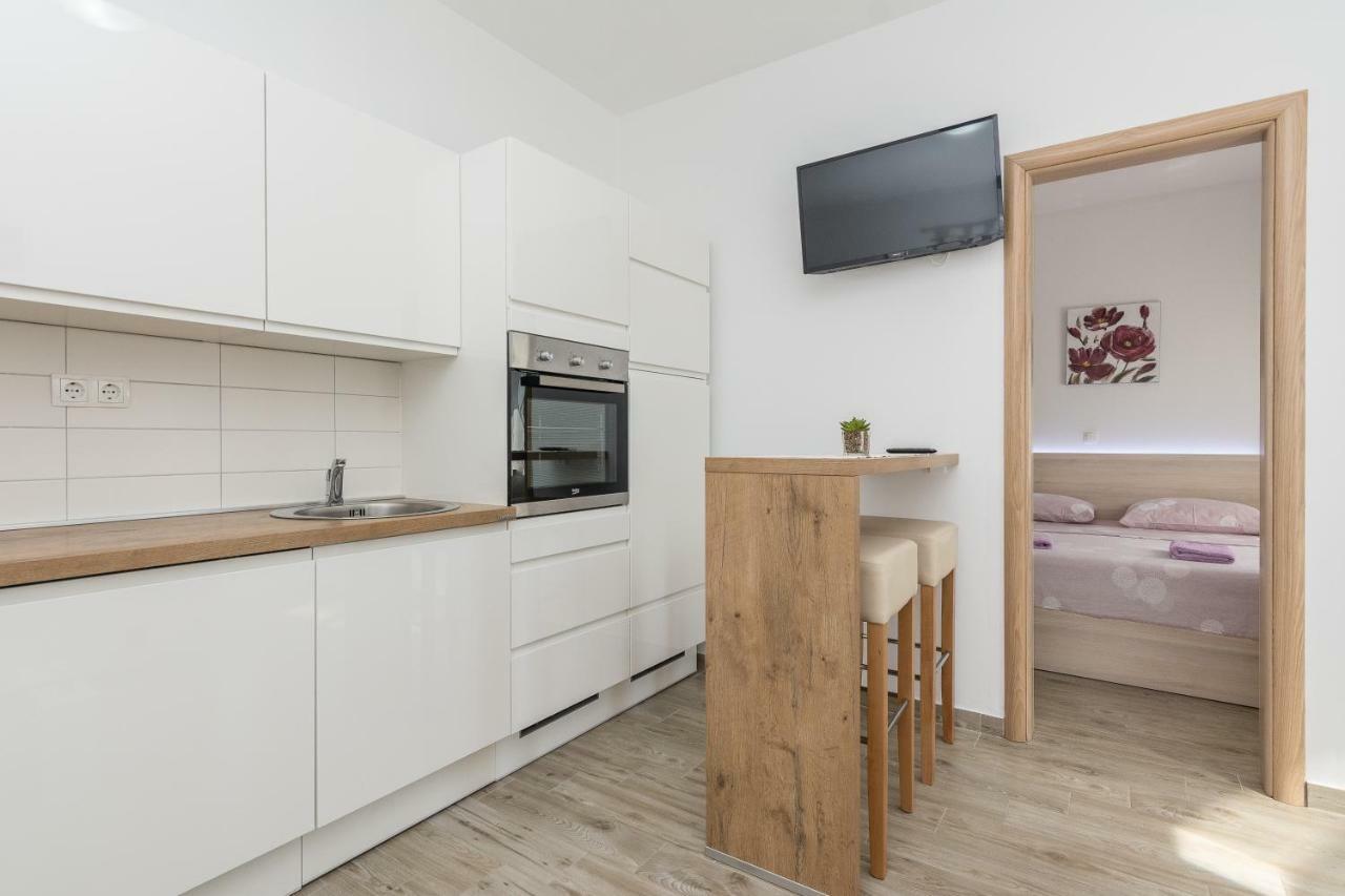 Apartmani Jadranka Starigrad Paklenica Bagian luar foto