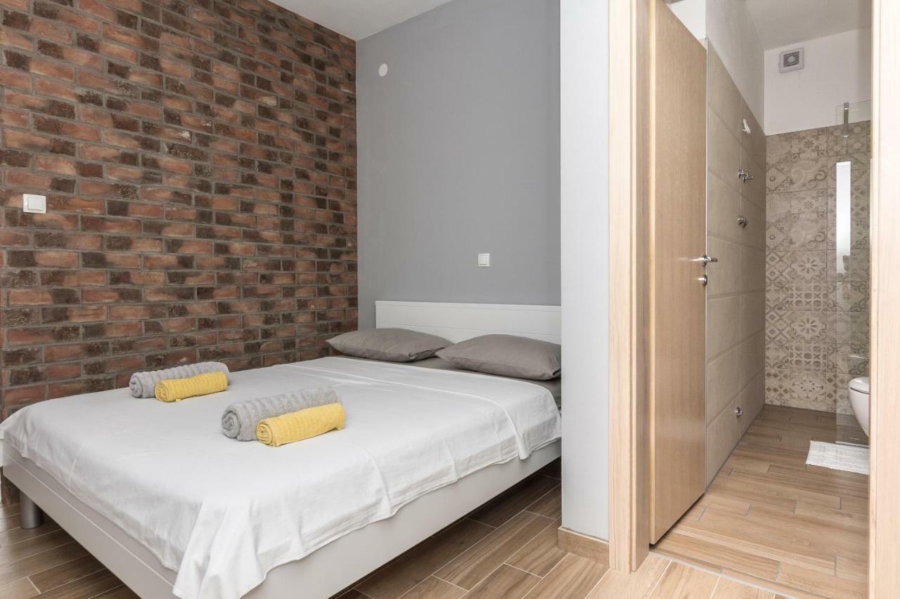 Apartmani Jadranka Starigrad Paklenica Bagian luar foto
