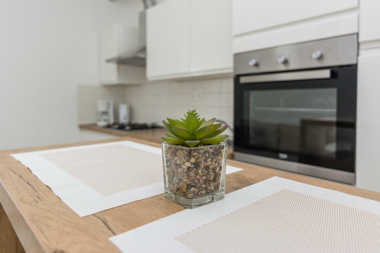 Apartmani Jadranka Starigrad Paklenica Bagian luar foto
