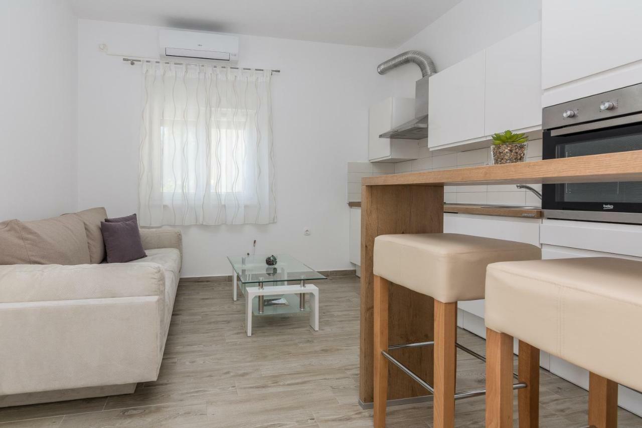 Apartmani Jadranka Starigrad Paklenica Bagian luar foto