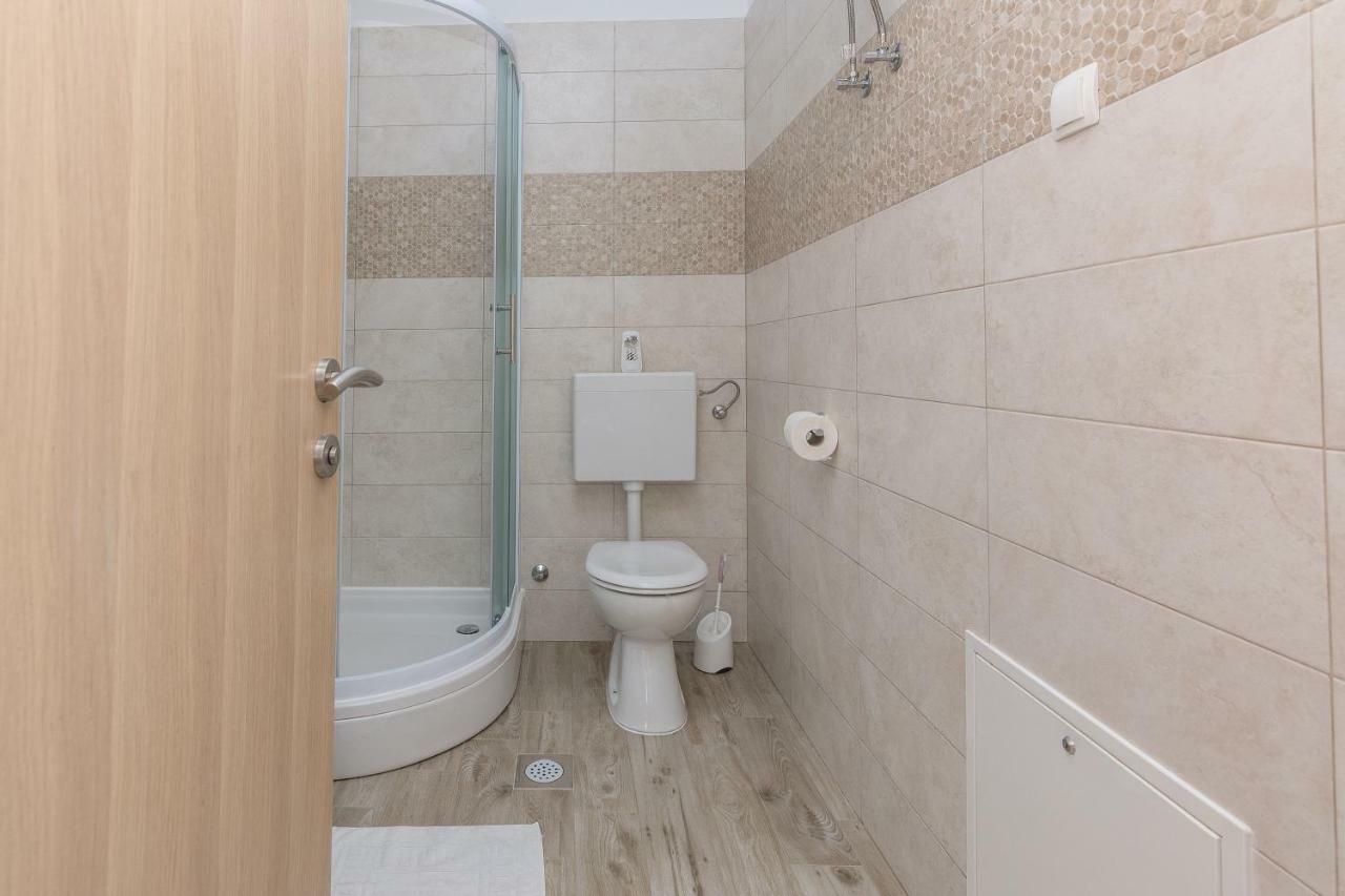 Apartmani Jadranka Starigrad Paklenica Bagian luar foto