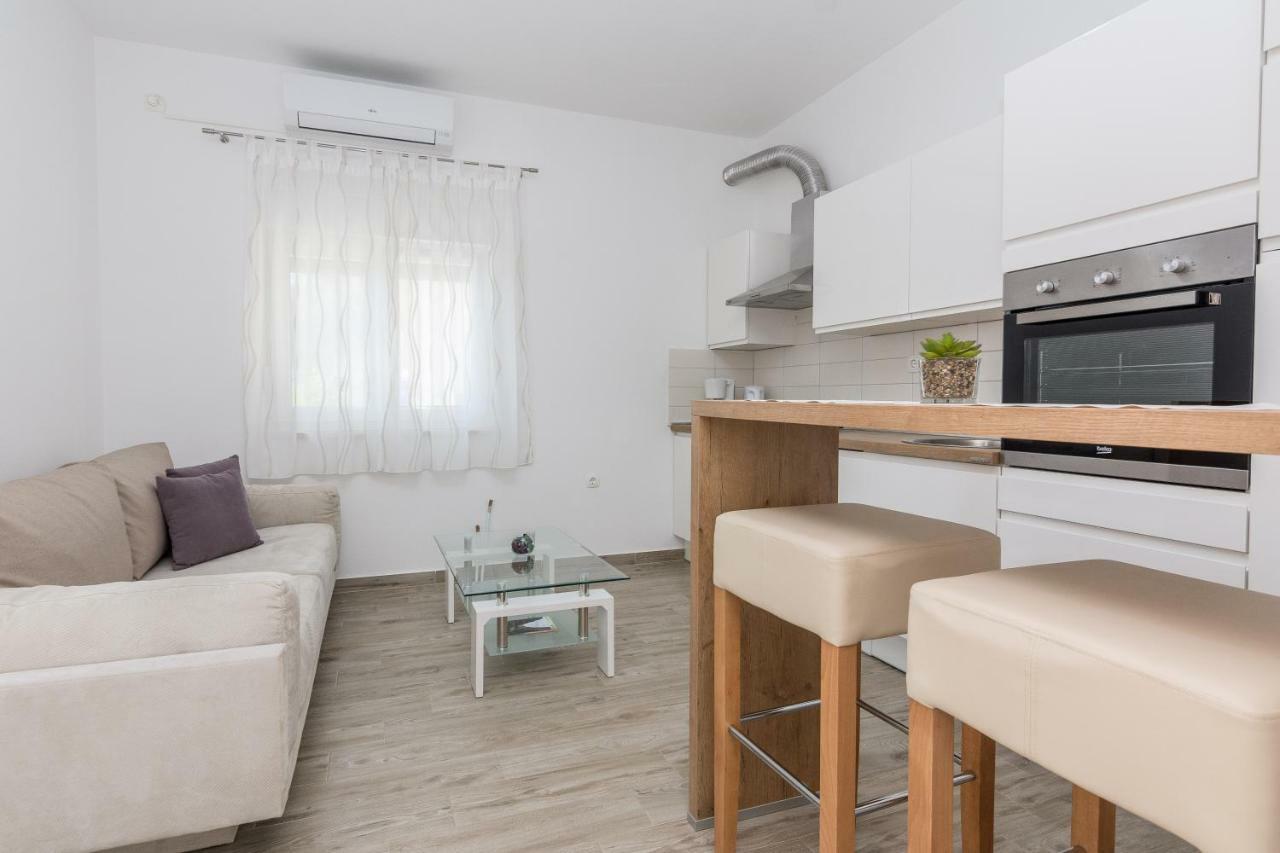 Apartmani Jadranka Starigrad Paklenica Bagian luar foto